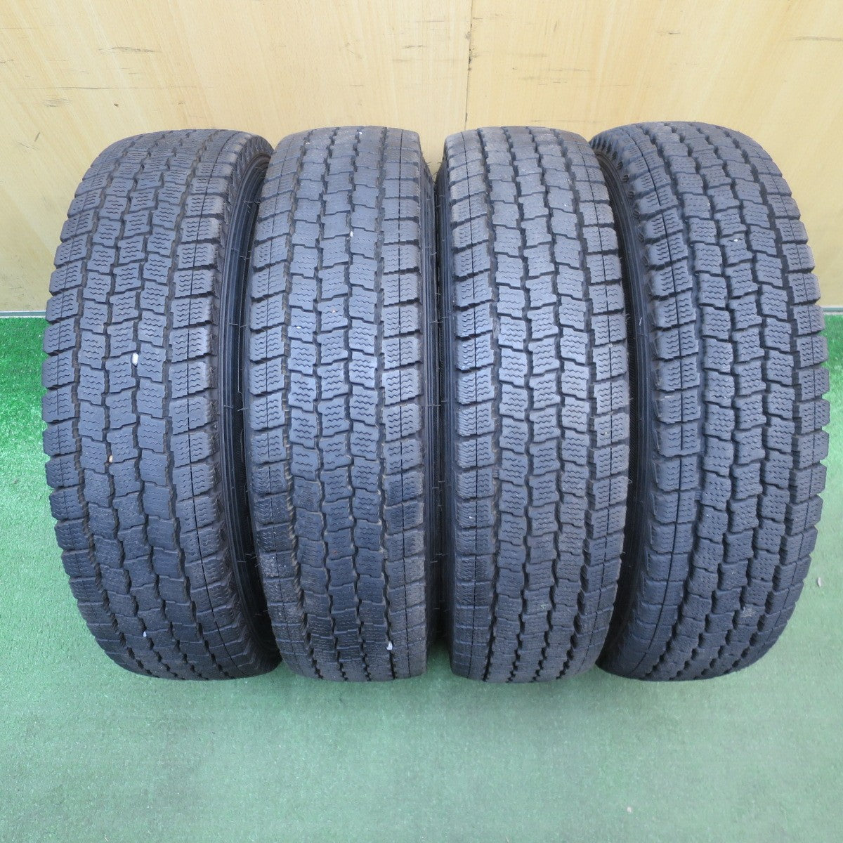 バリ溝！22年！9.5分★ダイハツ 純正 スチール 145R12 6PR スタッドレス グッドイヤー アイスナビ CARGO 12インチ PCD100 110 114.3/4H マルチ★6032402NJス
