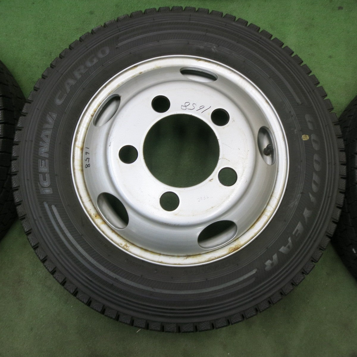 バリ溝！9.5分以上！6本★トラック タイヤ 205/70R16 111/109L スタッドレス グッドイヤー アイスナビ CARGO TOPY スチール ホイール カーゴ 16インチ PCD203.2/5H★6012301ナス