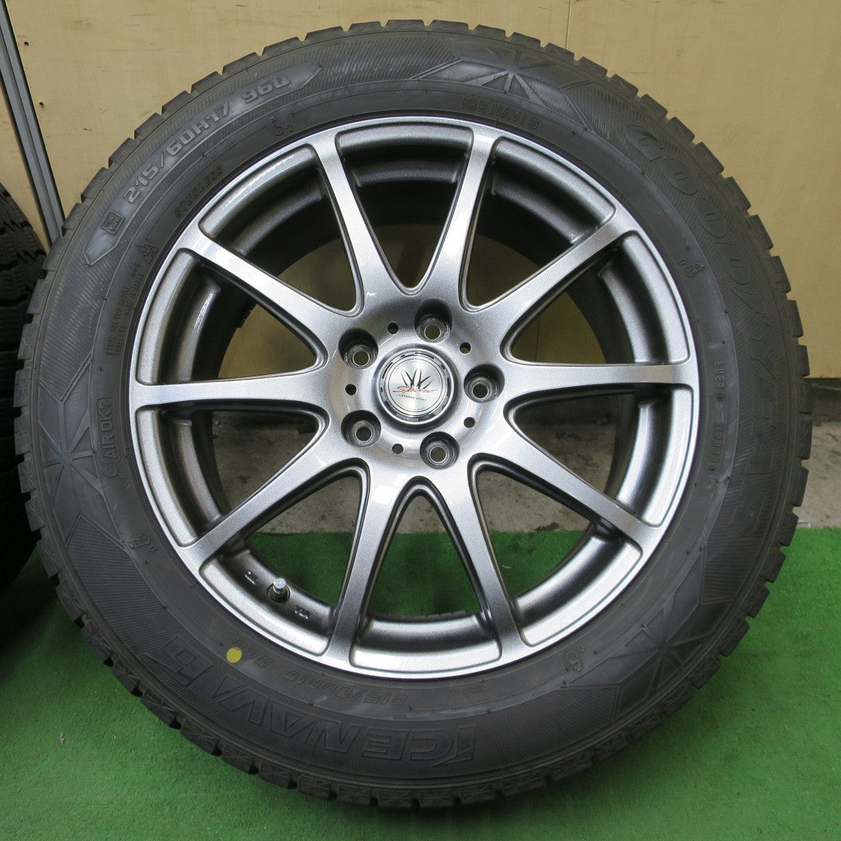 バリ溝！キレイ！9分◎LOXARNY SPORT BADX 215/60R17 スタッドレス グッドイヤー アイスナビ6 ロクサーニ スポーツ 17インチ PCD114.3/5H◎6082103NGス