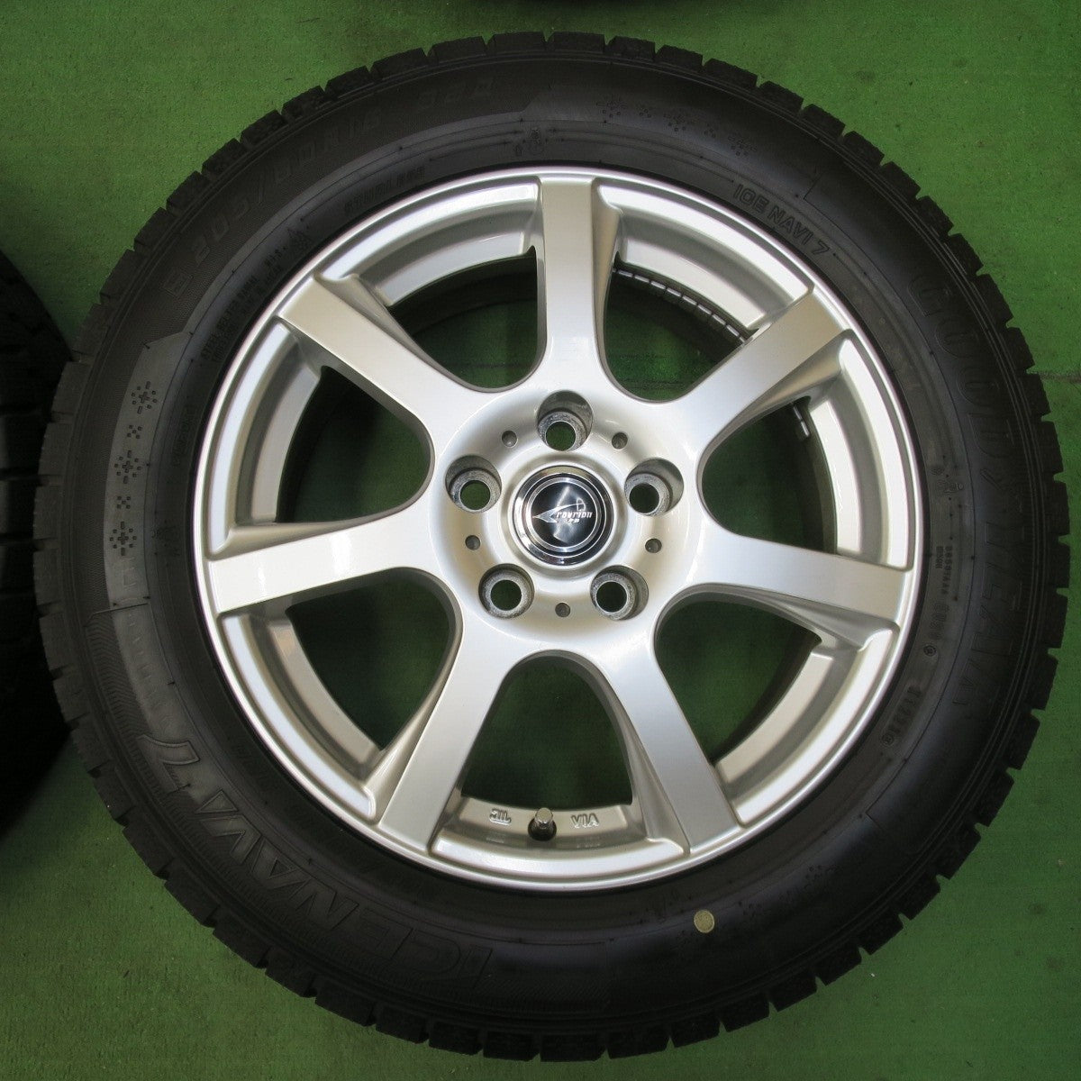 バリ溝！23年！キレイ！ほぼ10分★スタッドレス 205/60R16 グッドイヤー アイスナビ7 ravrion P3 ラブリオン 16インチ PCD114.3/5H★5032009イス