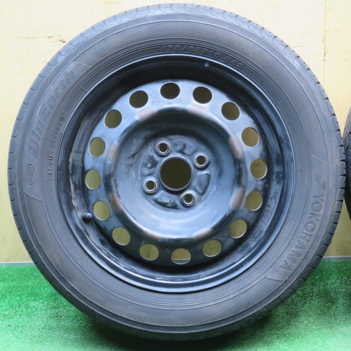 4本価格★175/65R15 ヨコハマ ブルーアース AE01F スチール ホイール 15インチ PCD100/4H★6032705NJノ
