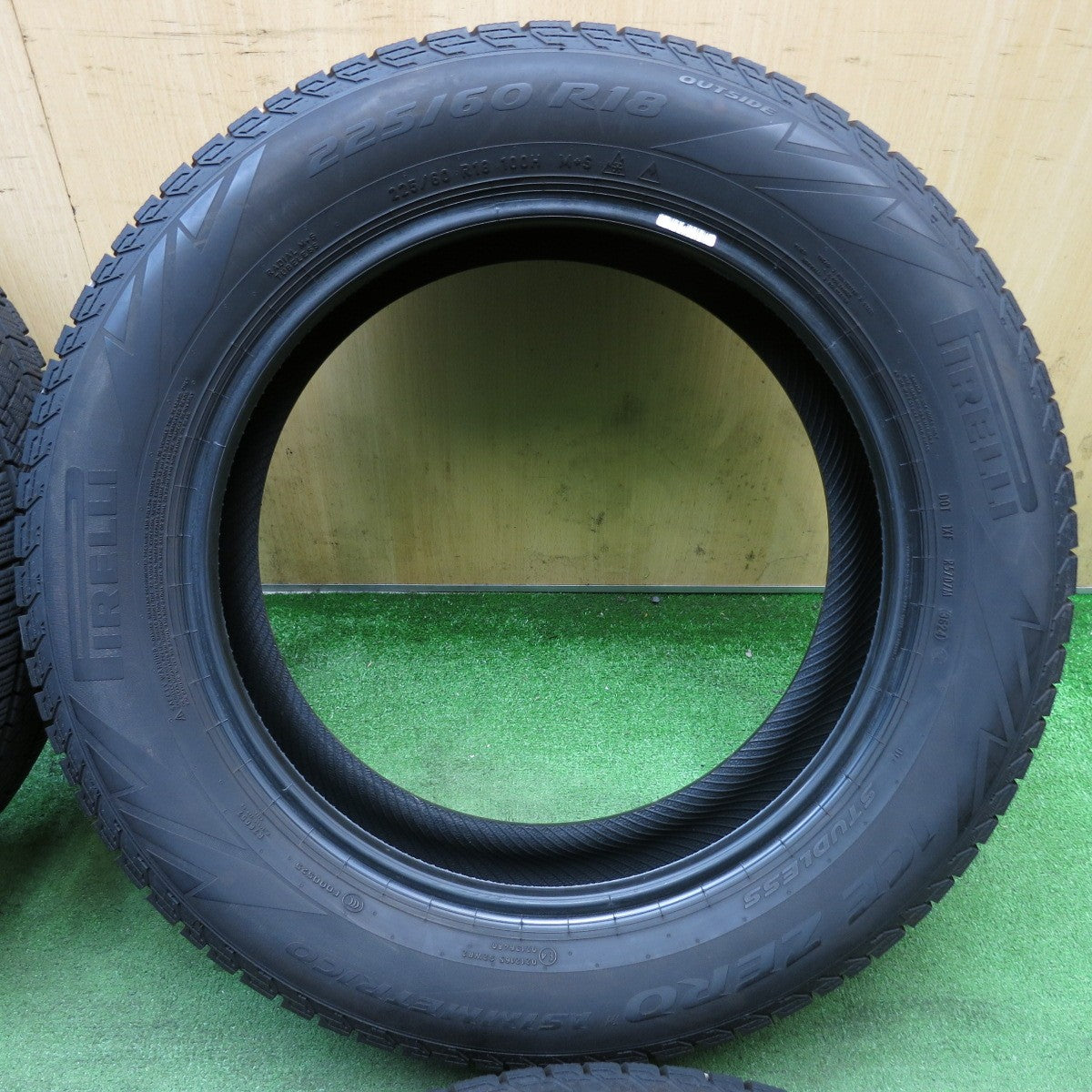 バリ溝！24年！9分◎スタッドレス 225/60R18 ピレリ アイスゼロ アシンメトリコ 18インチ タイヤ 40系 アルファード ヴェルファイア ハリアー RAV4 レクサス NX 等◎6092106KKスタ
