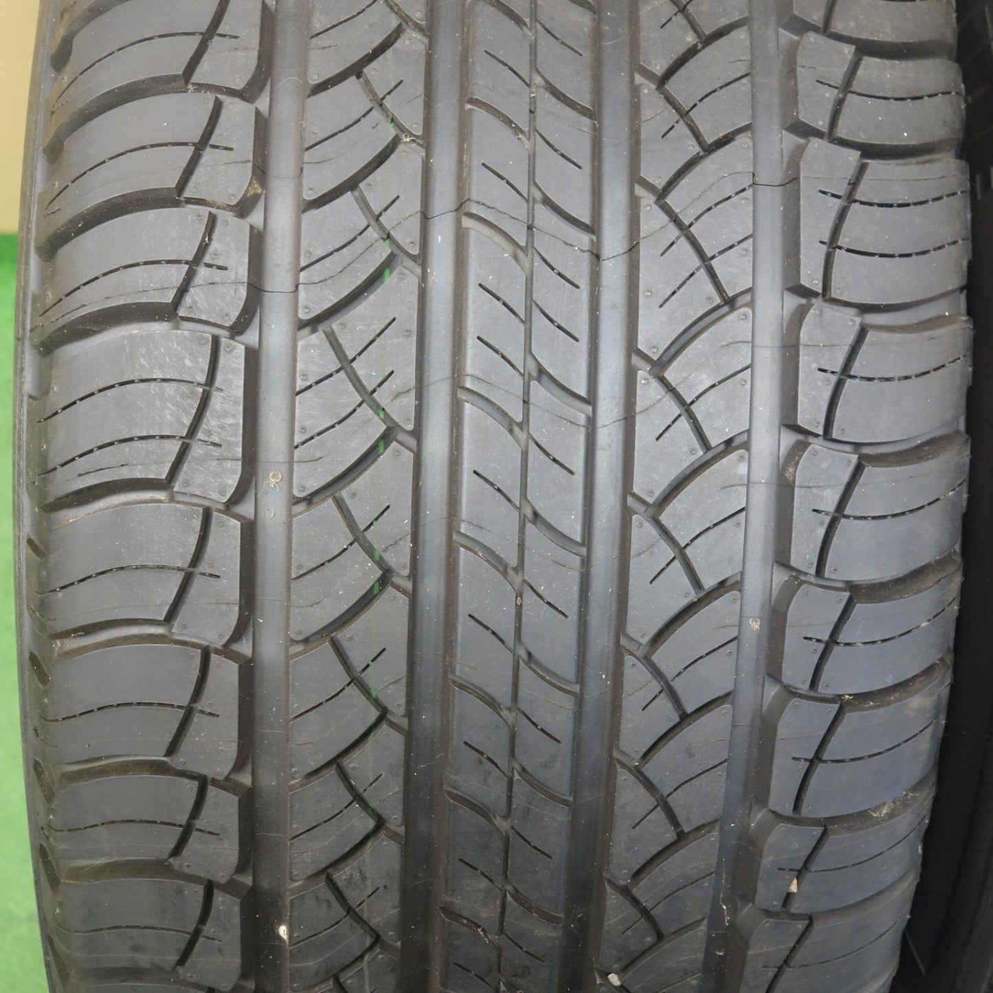 新車外し！23年★265/60R18 ミシュラン LATITUDE TOUR HP ラティチュード ツアー 18インチ タイヤ ランクル プラド ハイラックス 等★6032902KTノタ