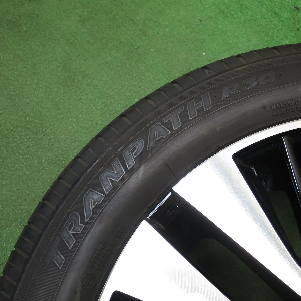 *送料無料* バリ溝！21年！キレイ！8.5分★トヨタ 30系 アルファード ヴェルファイア 純正 235/50R18 トーヨー トランパス R30 PCD114.3/5H★4060801クノ
