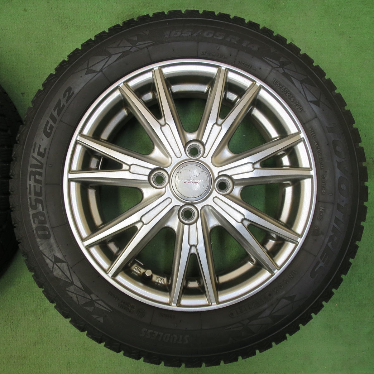 キレイ！21年★スタッドレス 165/65R14 トーヨー オブザーブ GIZ2 VELVA KEVIN ヴェルヴァ 14インチ ソリオ ハスラー 等 PCD100/4H★5042407イス
