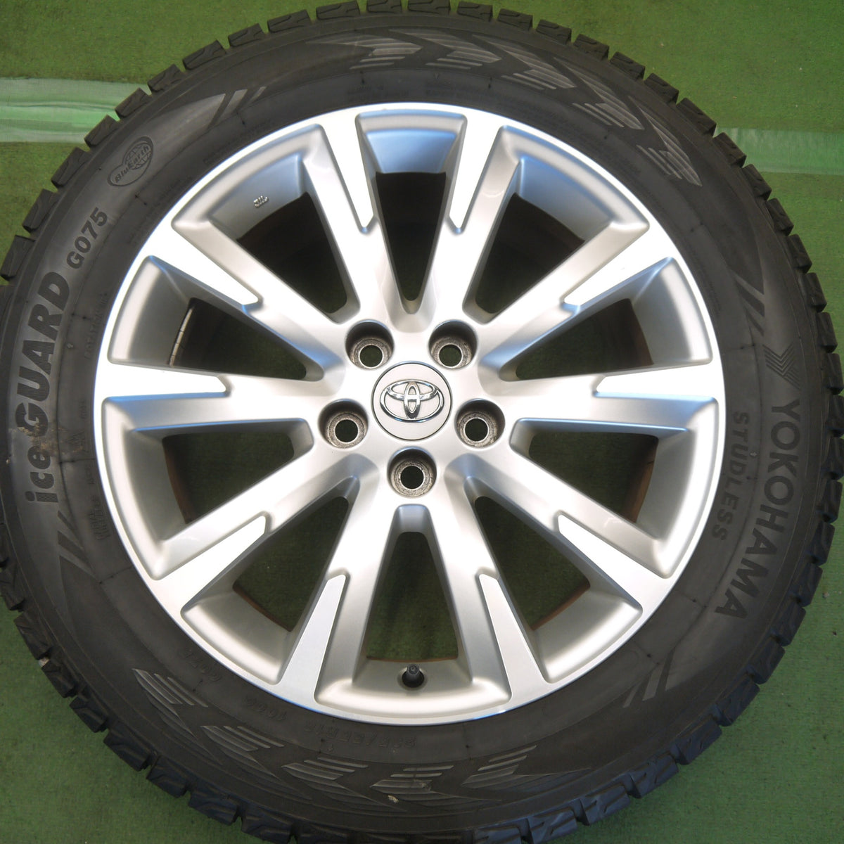 バリ溝！23年！キレイ！9.5分◎トヨタ ヴァンガード 純正 235/55R18 スタッドレス ヨコハマ アイスガード G075 18インチ PCD114.3/5H◎6092501Hス