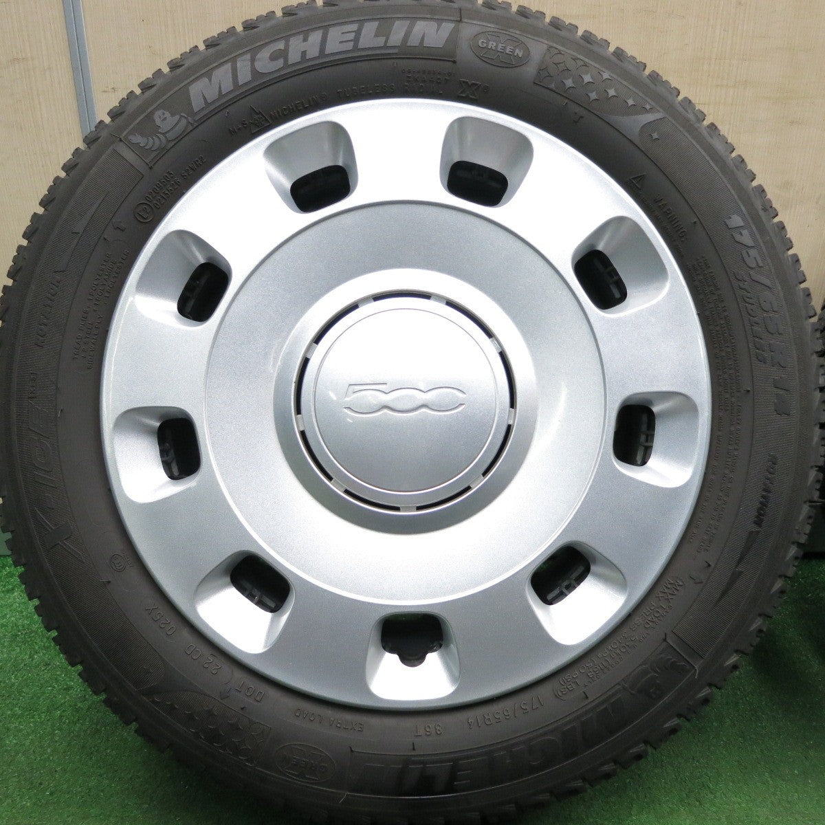 *送料無料* バリ溝！キレイ！8.5分★フィアット 500 純正 スチール 175/65R14 スタッドレス ミシュラン X-ICE XI3 14インチ PCD98/4H★4042106HAス
