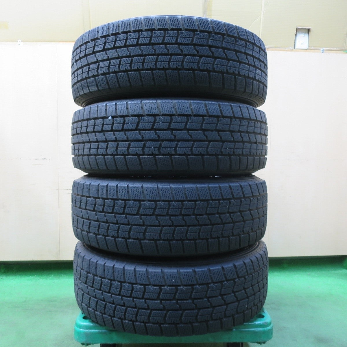 バリ溝！23年！キレイ！ほぼ10分★スタッドレス 205/60R16 グッドイヤー アイスナビ7 ravrion P3 ラブリオン 16インチ PCD114.3/5H★5032009イス