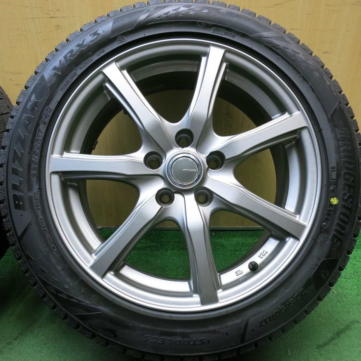 ほぼ未使用！21年！キレイ★スタッドレス 225/50R17 ブリヂストン ブリザック VRX3 MiLLOUS ミルアス 17インチ PCD114.3/5H★5082409HAス