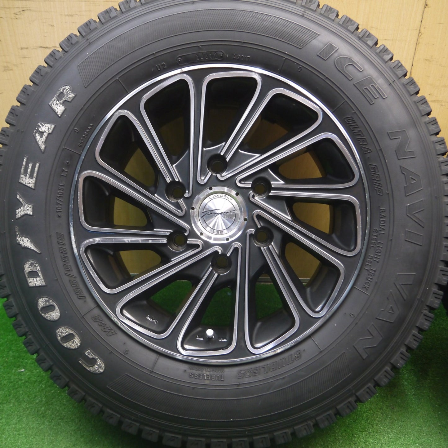 [送料無料] バリ溝！9.5分★LOXARNY TURBINE 632 195/80R15 107/105L スタッドレス グッドイヤー アイスナビ VAN ロクサーニ タービン 15インチ PCD139.7/6H★5020512Hス
