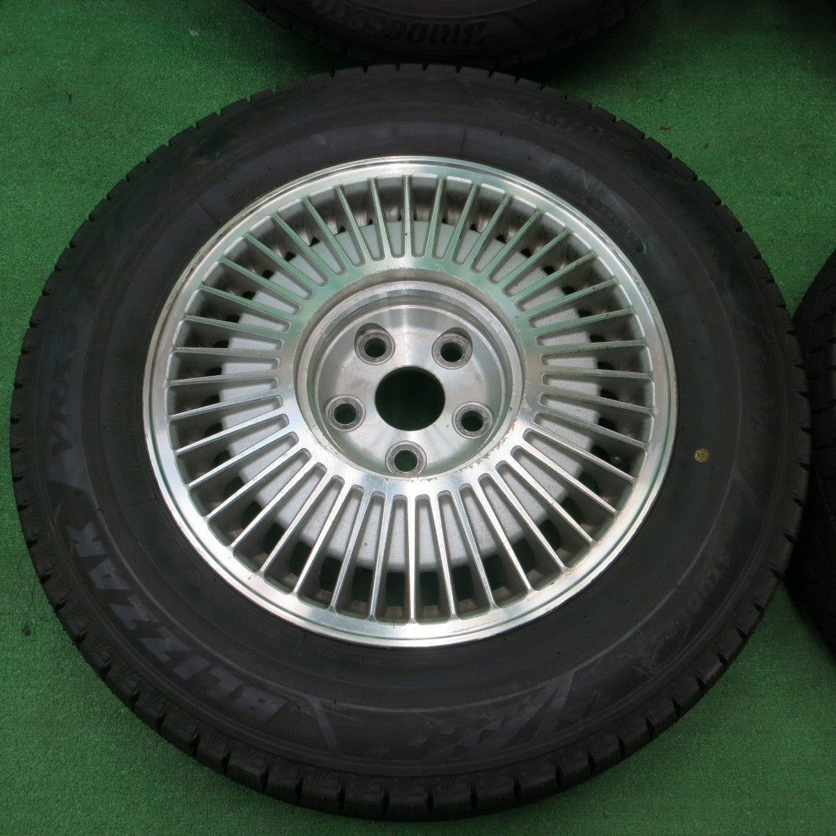 *送料無料* バリ溝！22年！ほぼ10分★トヨタ センチュリー 純正 225/60R16 スタッドレス ブリヂストン ブリザック VRX3 16インチ PCD114.3/5H★4043004ナス