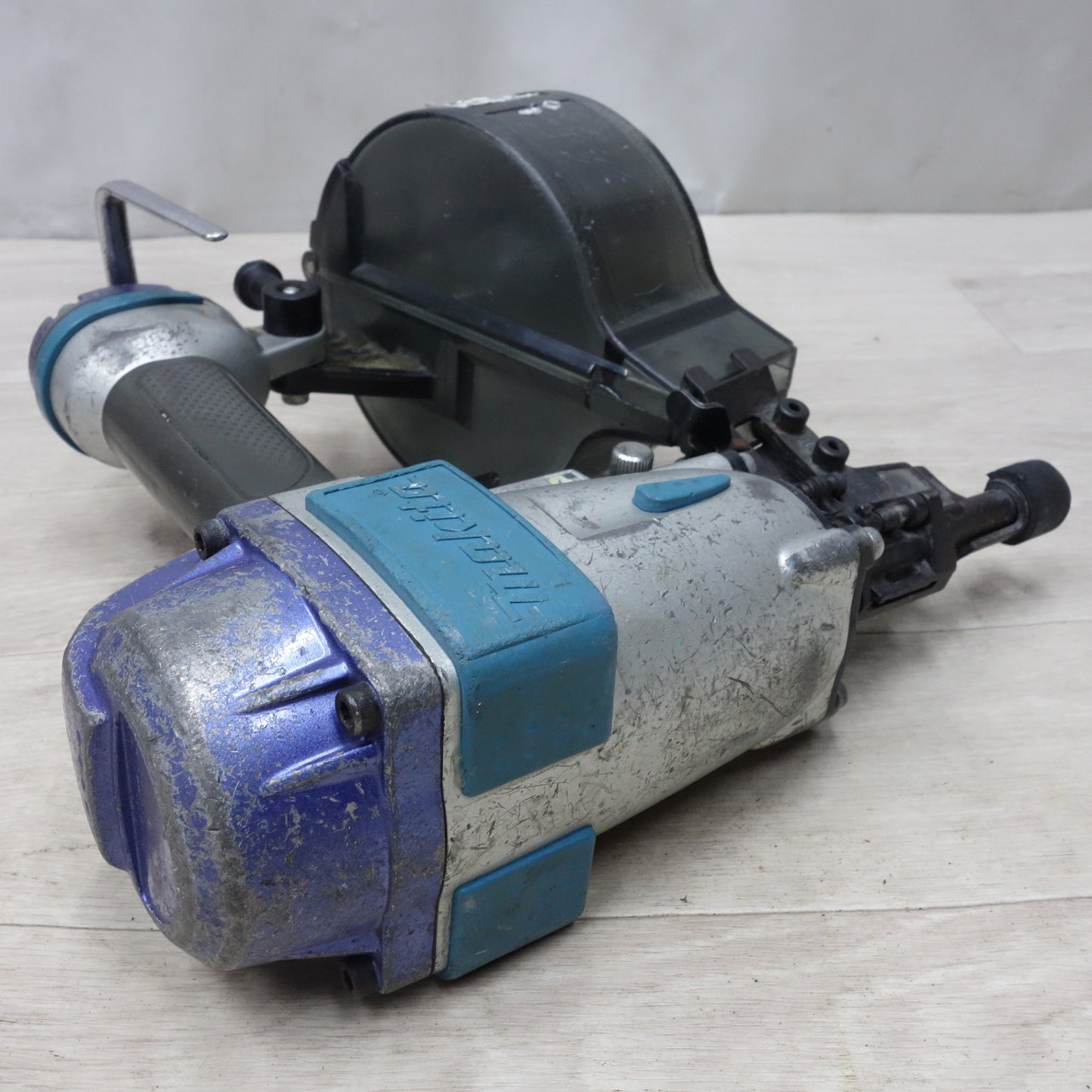 [送料無料] ◆マキタ サイディング用 50mm 常圧 エア 釘打ち機 AN552 ケース付き エア 工具 ①◆