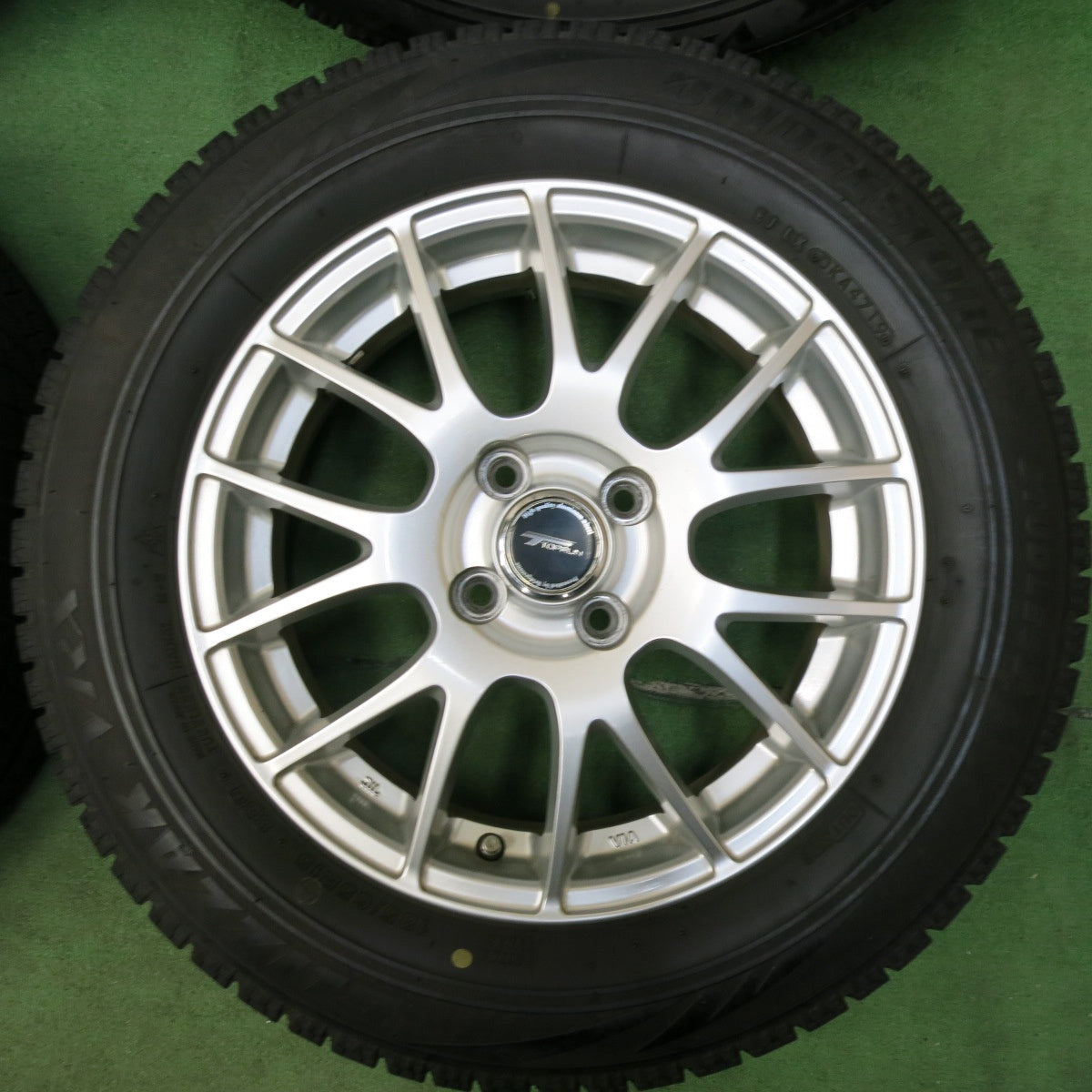 [送料無料] バリ溝！キレイ！9分★スタッドレス 185/65R15 ブリヂストン ブリザック VRX TOPRUN トップラン 15インチ PCD100/4H★4120410SYス