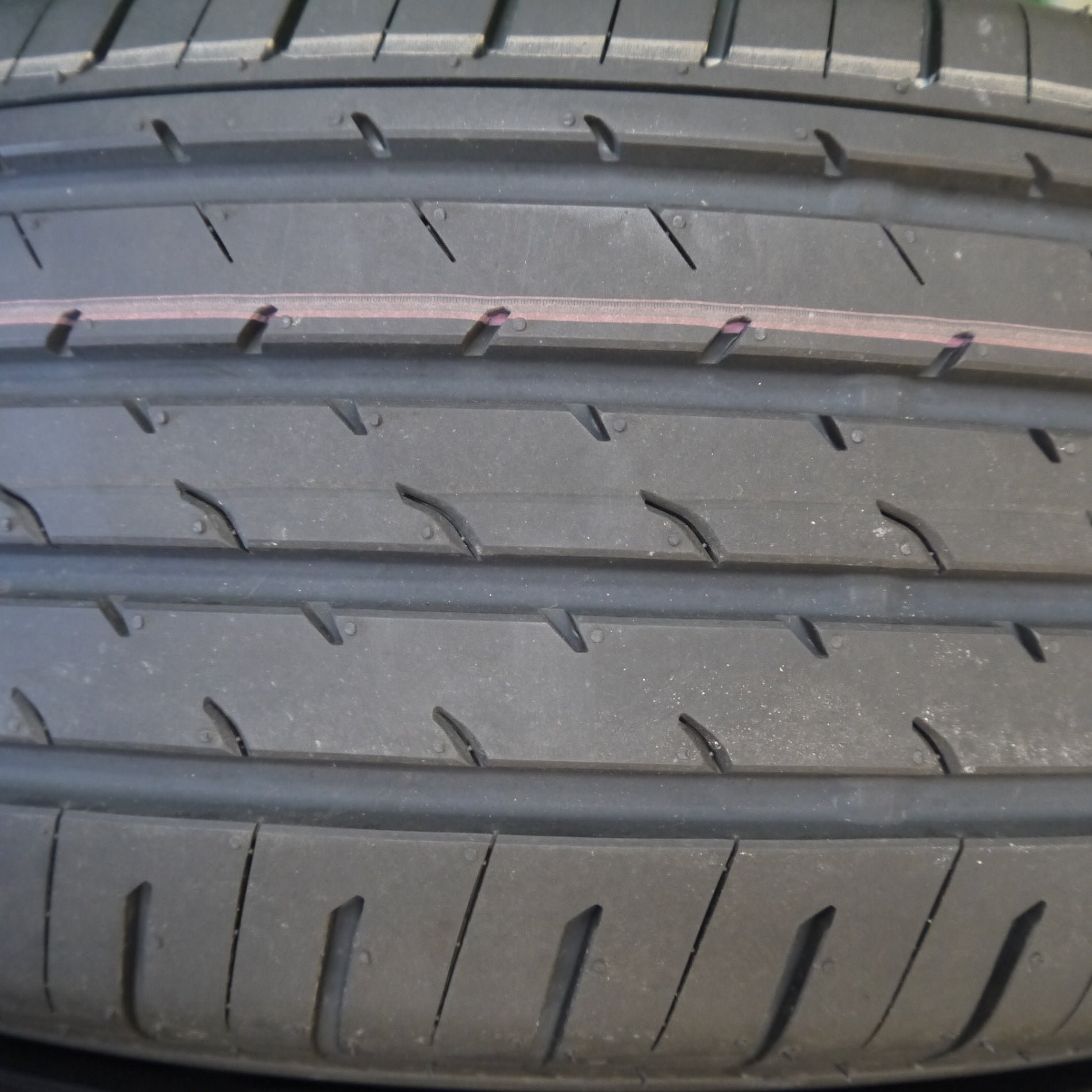 新車外し！25年☆225/65R17 ヨコハマ アドバン V03 タイヤ 17インチ 40