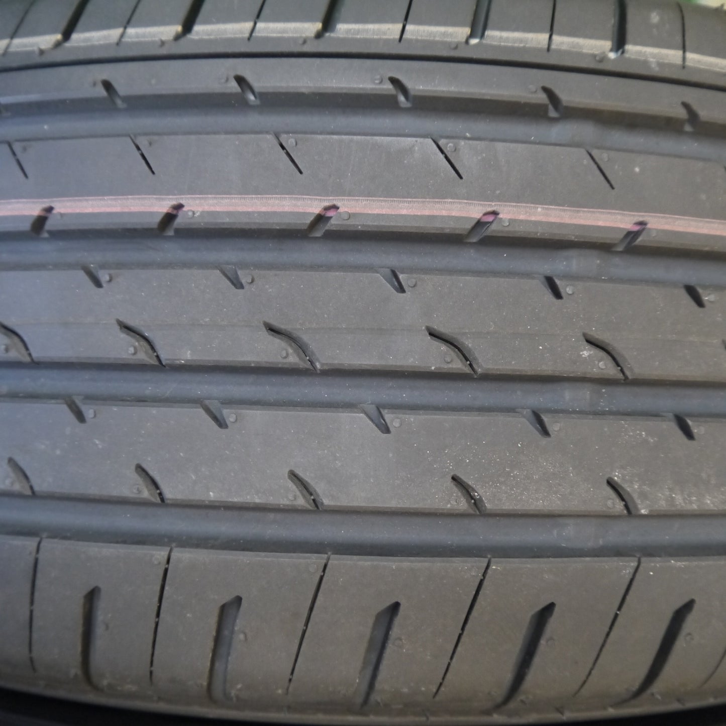 新車外し！25年★225/65R17 ヨコハマ アドバン V03 タイヤ 17インチ 40系 アルファード RAV4 ハリアー 等★6060807Hノタ