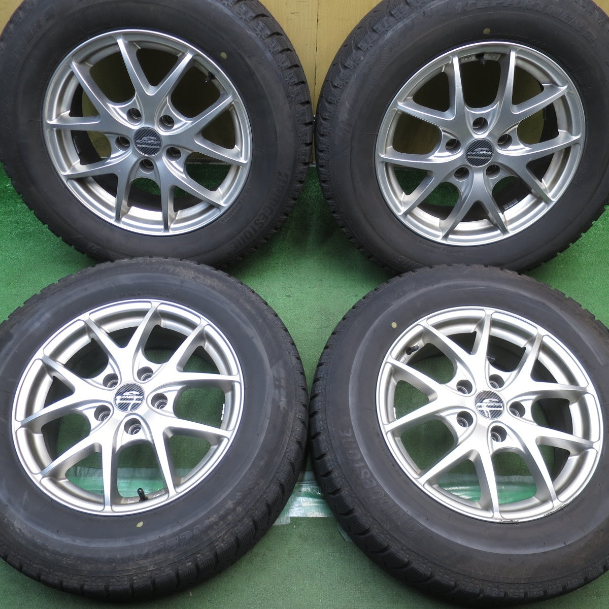 バリ溝！23年！キレイ！8.5分◎スタッドレス 215/65R16 ブリヂストン アイスパートナー SCHNEIDER シュナイダー 16インチ PCD114.3/5H◎6100603NJス