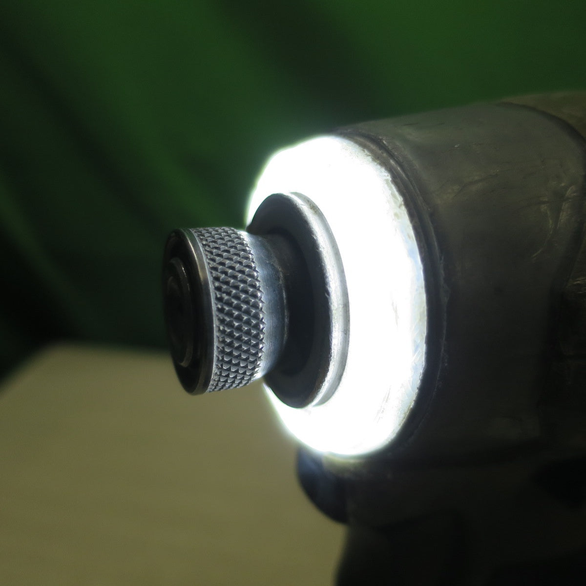 [送料無料] ☆マキタ 充電式 インパクトドライバ TD173D 電動 工具 18V BL1860B 充電器 DC18RF makita☆