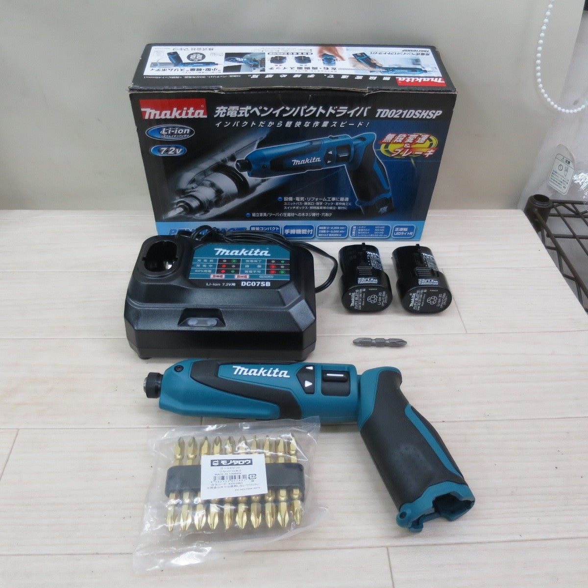 バッテリー2個！付属品付き！キレイ☆マキタ 充電式 ペン インパクトドライバ TD021D モノタロウ ゴールドビット 10本 43023463 電動 工具 7.2V makita☆ [送料無料]