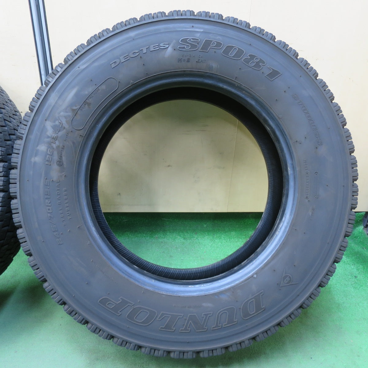 2本価格！24年★トラック タイヤ 245/70R19.5 136/134J スタッドレス ダンロップ デクテス SP081 DECTES 19.5インチ★5103116イスタ