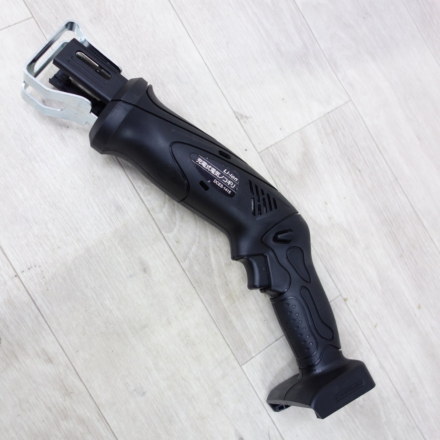 [送料無料] 美品!付属品付き◆新興製作所 Li-ion 充電式 電気 ノコギリ 14.4V 1.5Ah DCES-1415 充電器 バッテリー 箱 付き 切断機 SHINKO 電動 工具◆