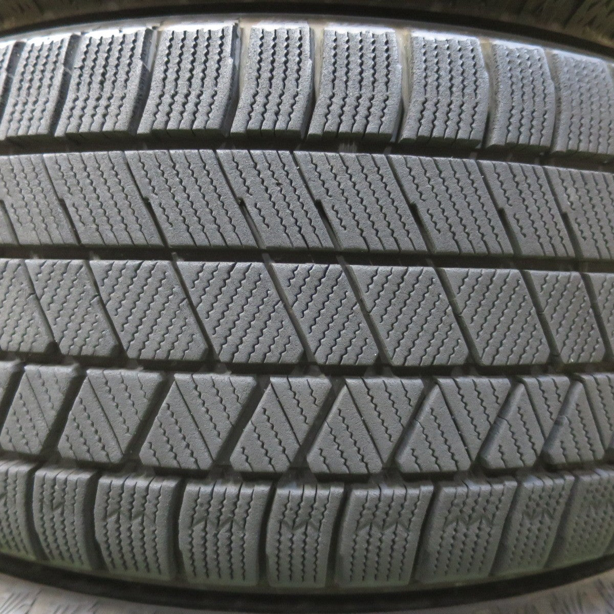 バリ溝！キレイ！9.5分★インプレッサ 等 205/50R16 スタッドレス ブリヂストン ブリザック VRX3 TOPRUN トップラン 16インチ PCD100/5H★6041505イス
