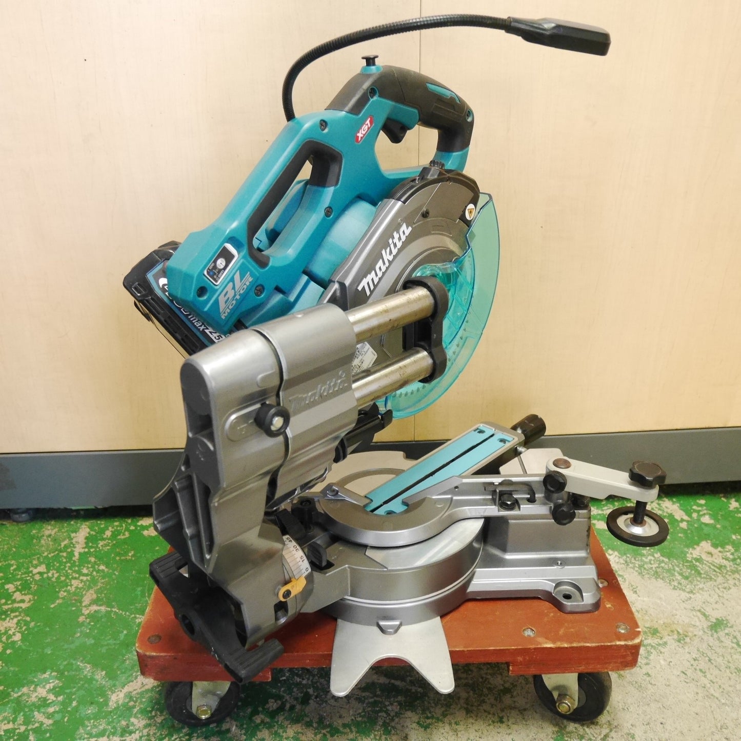 [送料無料] キレイ☆マキタ 165mm 充電式 スライド マルノコ LS001G 電動 工具 切断機 丸のこ 丸ノコ 丸鋸 木工用 makita☆