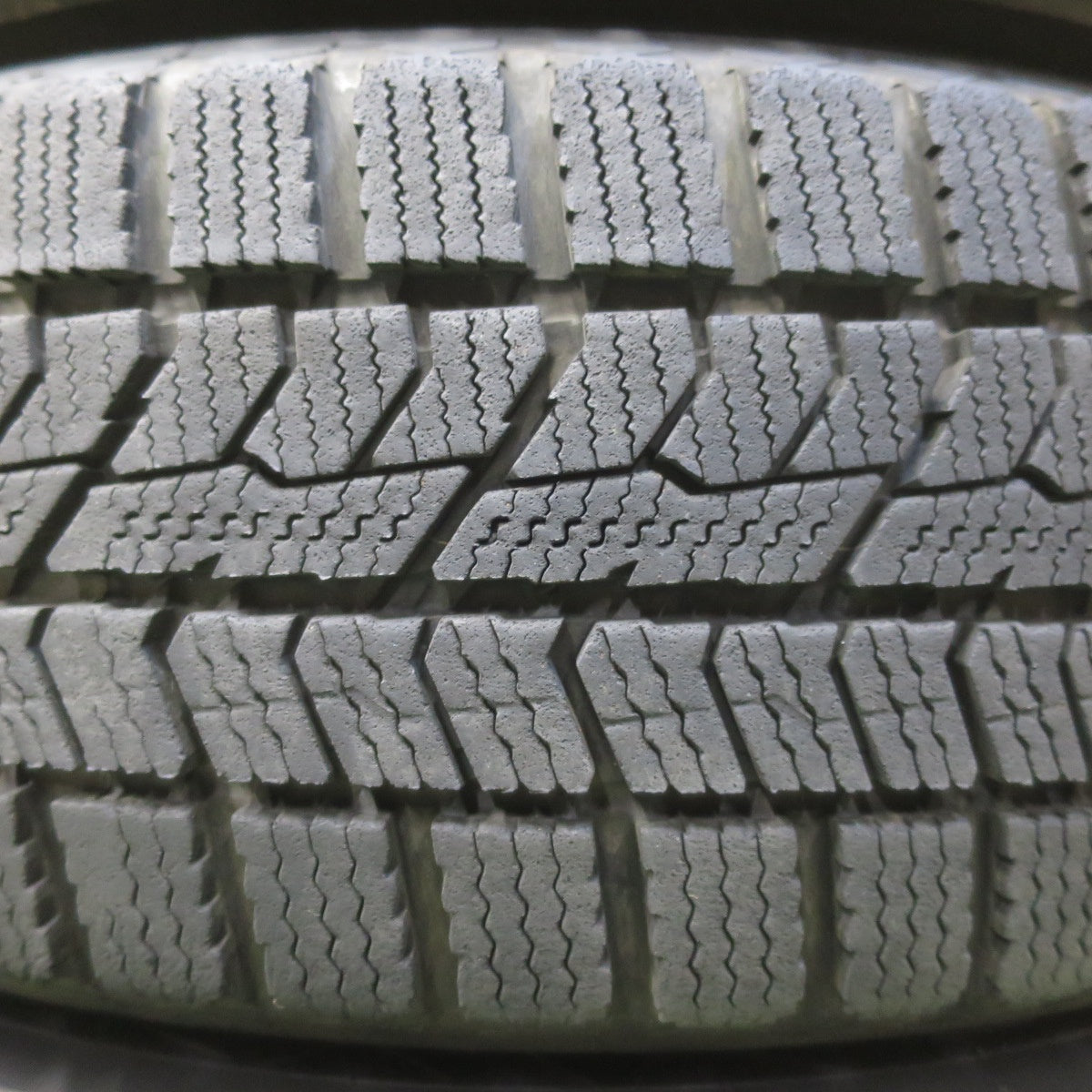 バリ溝！23年！キレイ！8.5分◎スタッドレス 175/65R15 トーヨー オブザーブ GIZ2 SCHNEIDER ATECH シュナイダー 15インチ PCD100/4H◎6092910イス