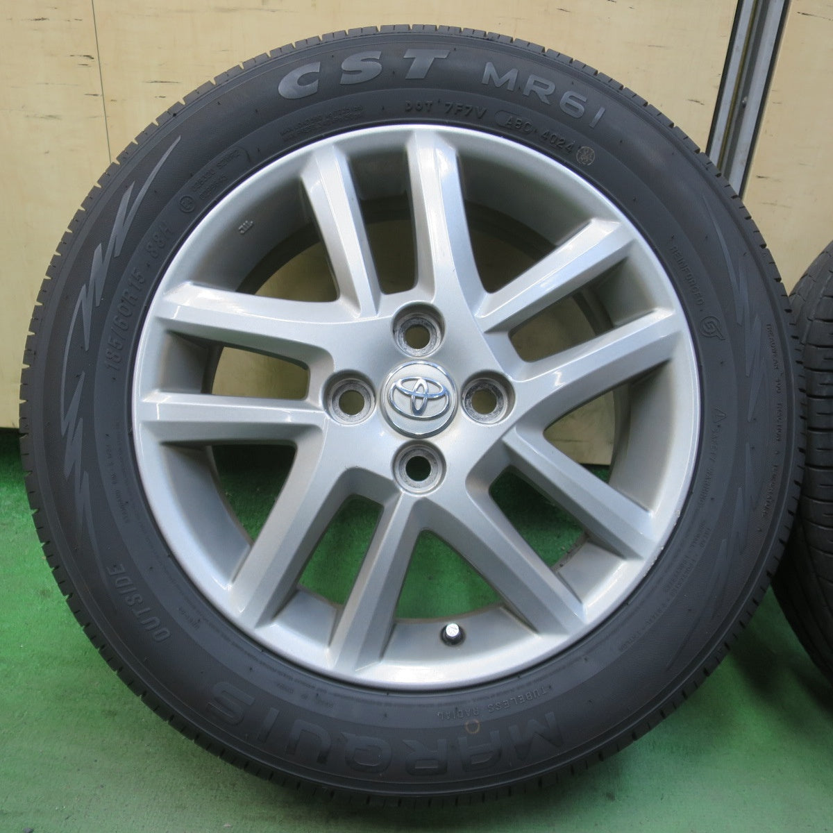 バリ溝！24年！9.5分★トヨタ カローラ フィールダー 純正 185/60R15 マーキス CST MR61 15インチ PCD100/4H★6040403イノ
