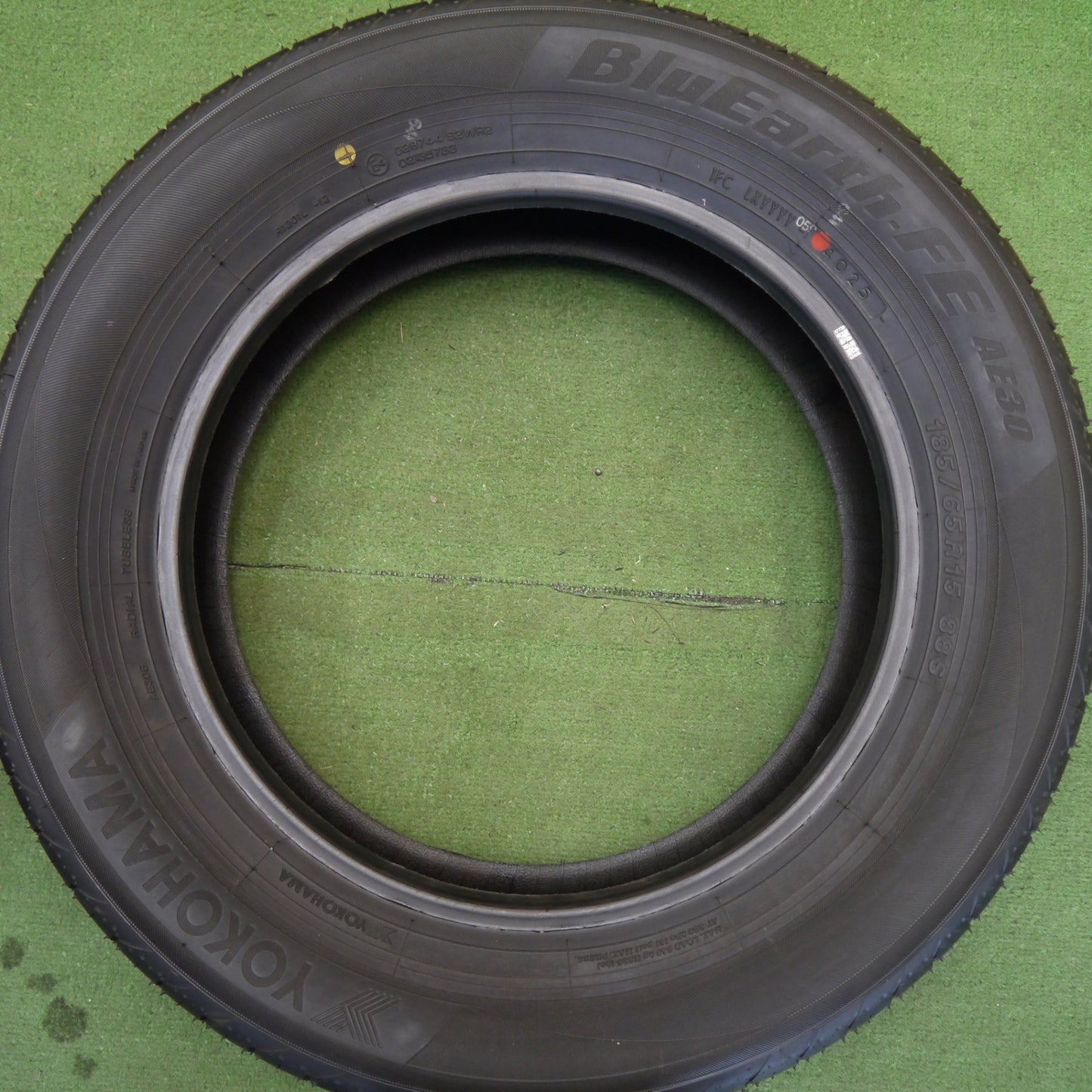 新車外し！25年★185/65R15 ヨコハマ BluEarth-FE AE30 ブルーアース タイヤ 15インチ アクア シエンタ フリード ノート デミオ 等★6050813Hノタ