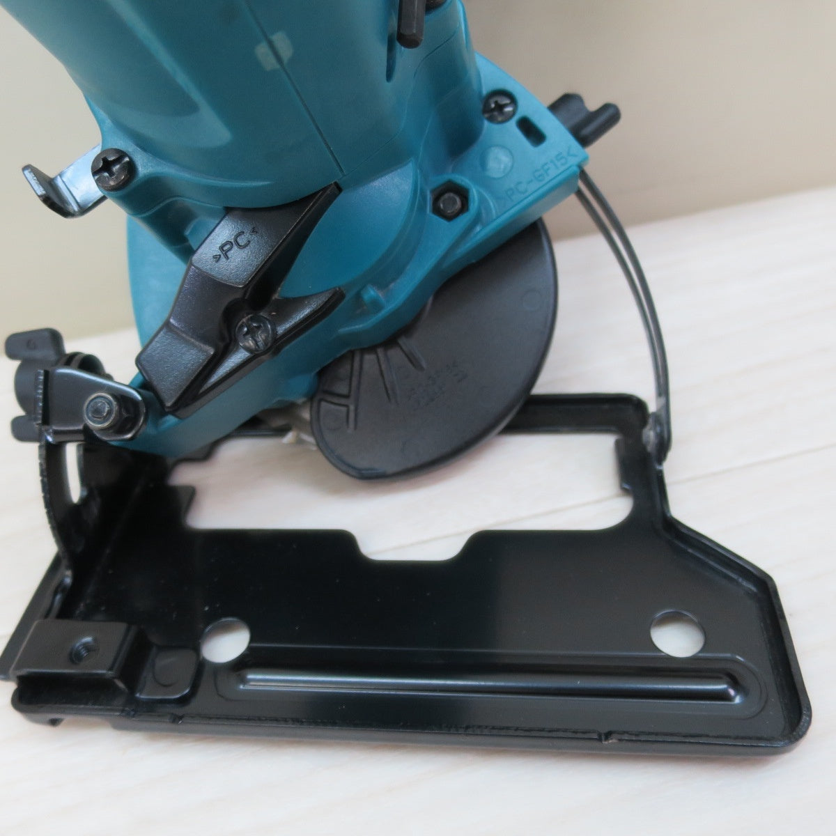 [送料無料] キレイ☆マキタ 85mm 充電式 マルノコ HS301D 電動 工具 切断機 makita 10.8V 木工用 丸のこ 丸ノコ 丸鋸 本体のみ☆