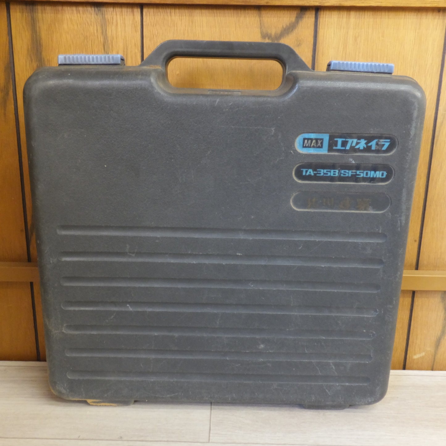 [送料無料] ★マックス MAX エアネイラ 釘打機 スーパーフィニッシュネイラ  TA-35B/SF50M0　日立 HITACHI 25mm カラー釘打機 NT-25A　セット★