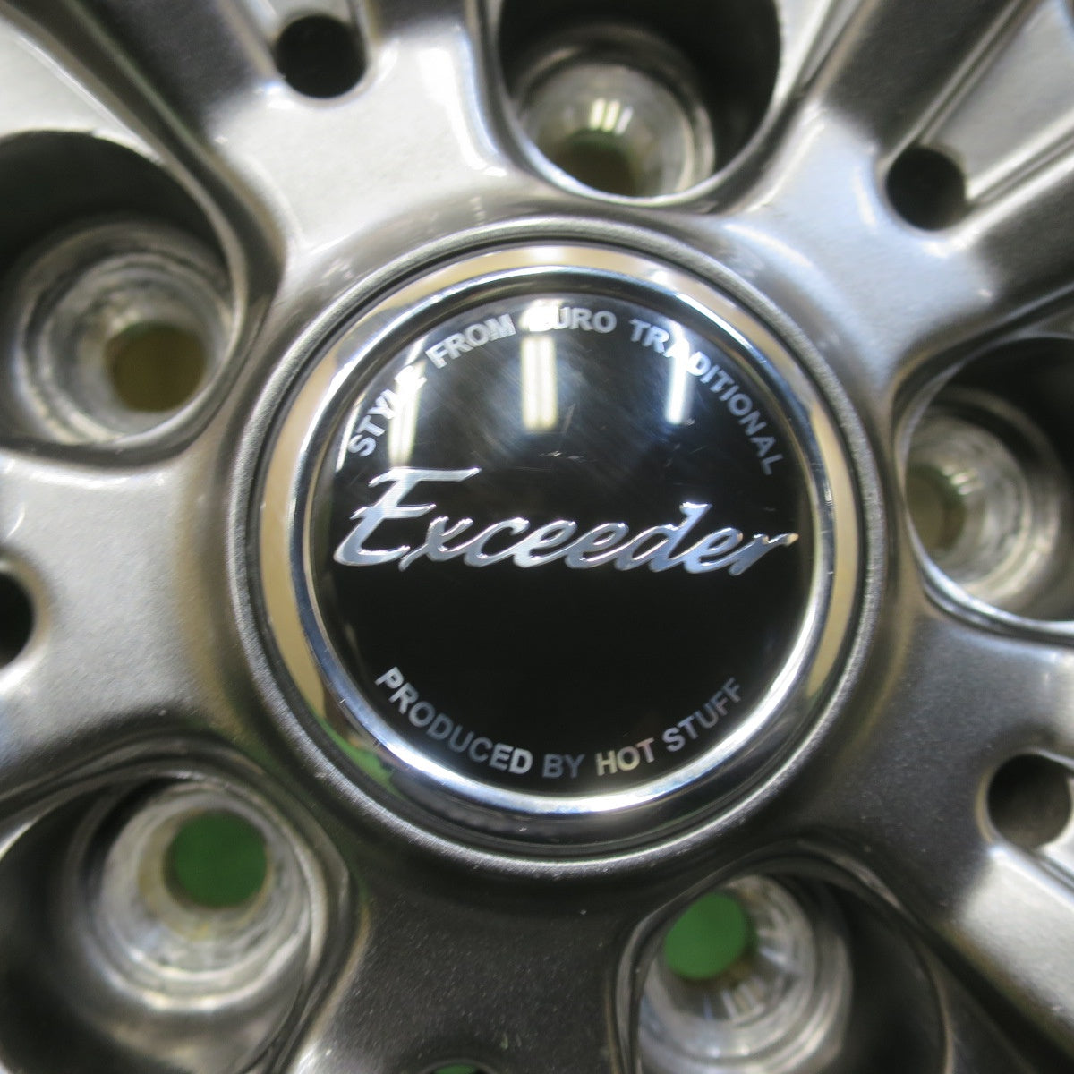 バリ溝！キレイ！9.5分★スタッドレス 195/65R15 トーヨー オブザーブ GIZ2 Exceeder エクシーダー 15インチ PCD114.3/5H★6060411イス