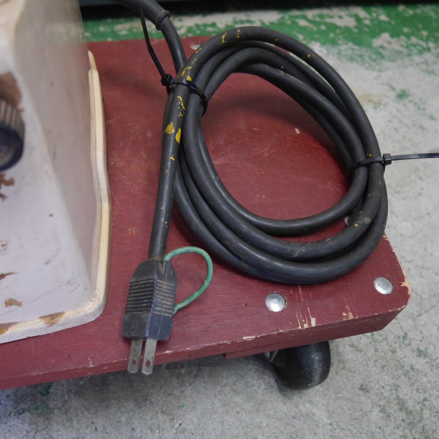 [送料無料] ☆マキタ 刃物 研摩 機 9820-1 電動 工具 研磨機 刃物 研ぎ 機 makita 100V☆