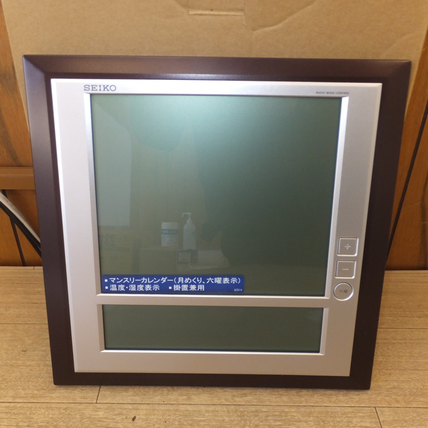 [送料無料] 未使用★セイコー SEIKO マンスリーカレンダー デジタル時計 SQ421B　電波修正機能 月めくり機能 六曜表示 温度・湿度表示★