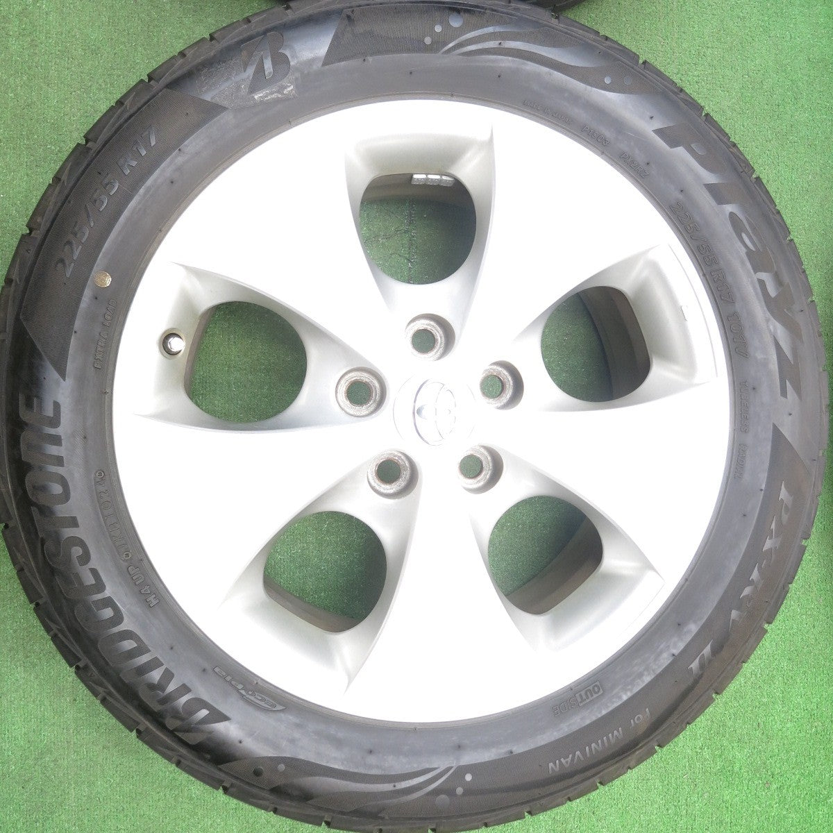 バリ溝！24年！9.5分★トヨタ 10系 アルファード ヴェルファイア 純正 225/55R17 ブリヂストン プレイズ PX-RV2 17インチ PCD114.3/5H★5042715HAノ