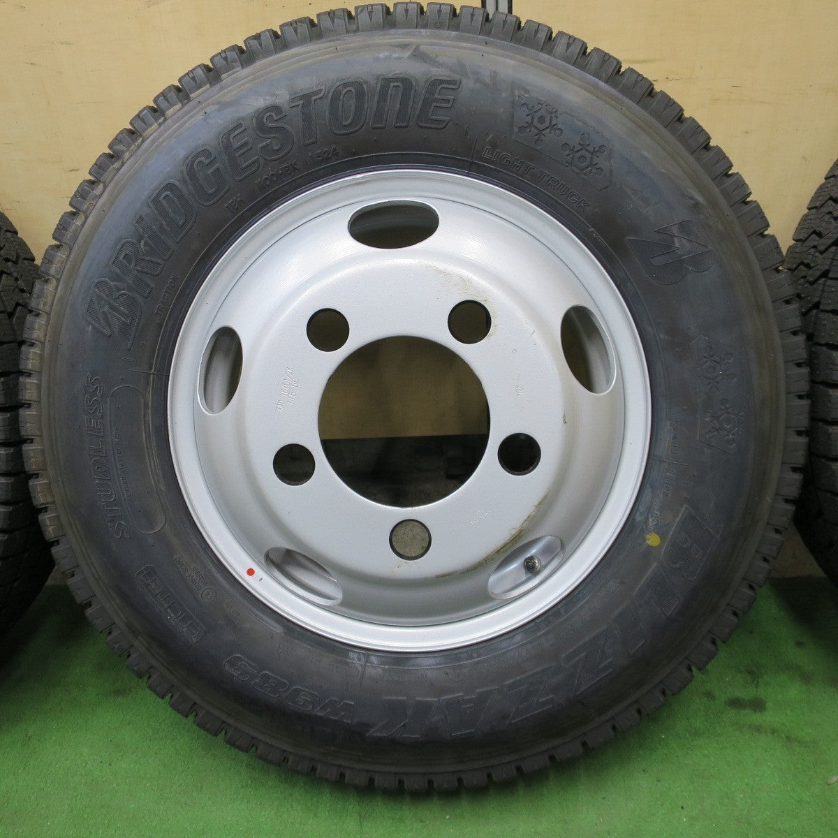 未使用！24年！6本★トラック 205/85R16 117/115N スタッドレス ブリヂストン ブリザック W989 TOPY スチール 115-8C 16インチ PCD208/5H★6052002ナス