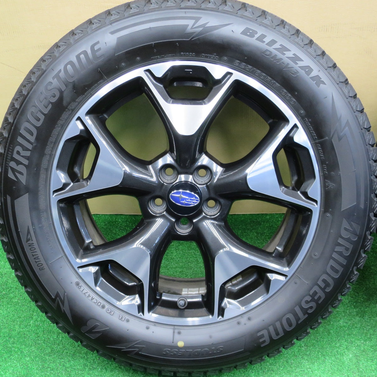 バリ溝！キレイ！9.5分★スバル GT系 XV 純正 225/60R17 スタッドレス ブリヂストン ブリザック DM-V3 17インチ PCD100/5H★5112801NKス
