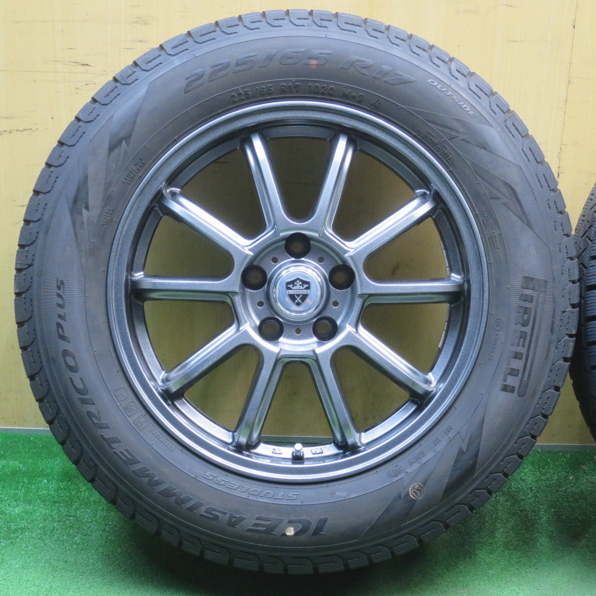 バリ溝！キレイ！9分★スタッドレス 225/65R17 ピレリ アイスアシンメトリコ プラス ESTROSA C25 エステローザ 17インチ PCD114.3/5H★6041602NJス