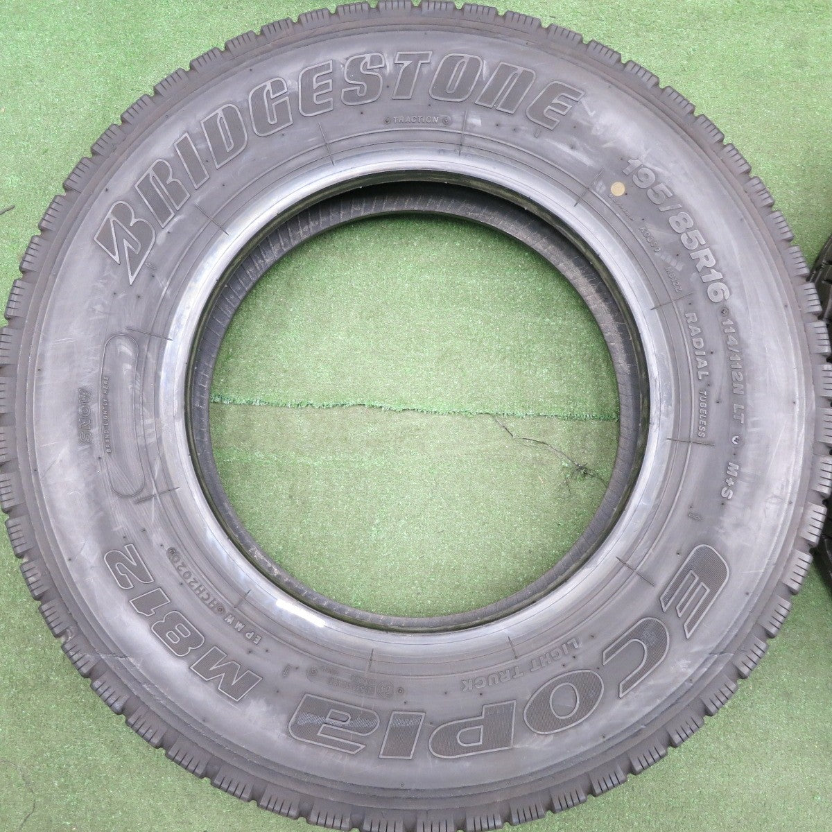 *送料無料* バリ溝！20年！8.5分★トラック タイヤ 195/85R16 114/112N ブリヂストン エコピア M812 ミックス オールシーズン 16インチ★4071401HAノタ