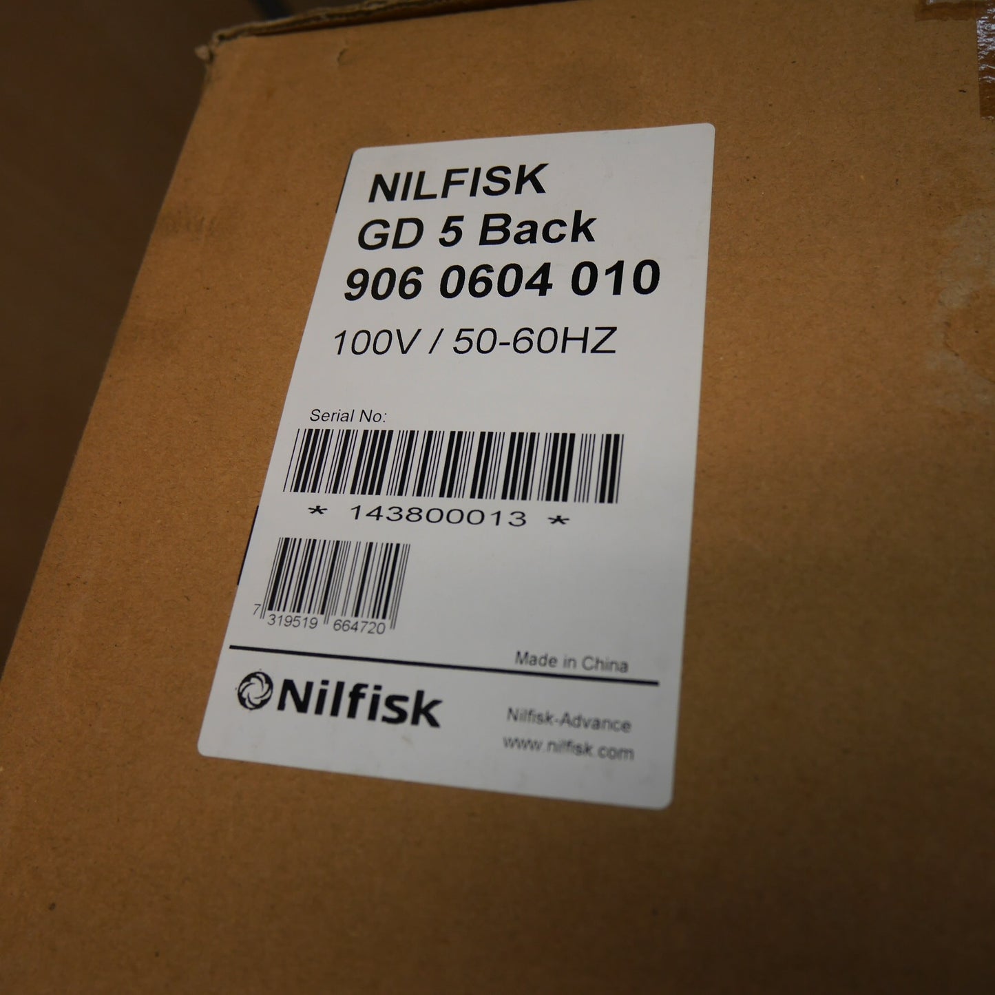 [送料無料] ほぼ未使用！美品☆Nilfisk ニルフィスクアドバンス 背負い式 クリーナー GD 5 Back 屋内用 100V コード式 ドライ 業務用 集塵機 集じん機 掃除機☆