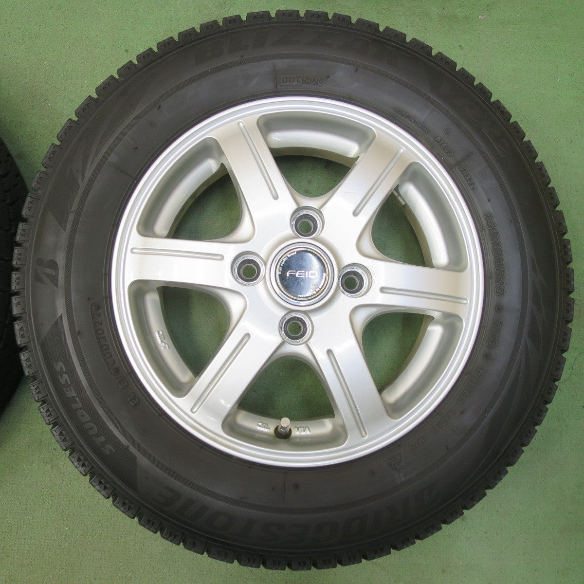 バリ溝！22年！8.5分◎スタッドレス 145/80R13 ブリヂストン ブリザック VRX2 FEID フェイド 13インチ PCD100/4H◎6092401イス