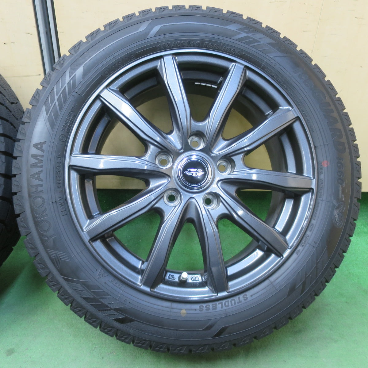 バリ溝！23年！キレイ！ほぼ10分★スタッドレス 195/60R16 ヨコハマ アイスガード iG60 TEAD テッド 16インチ PCD114.3/5H★6011903イス