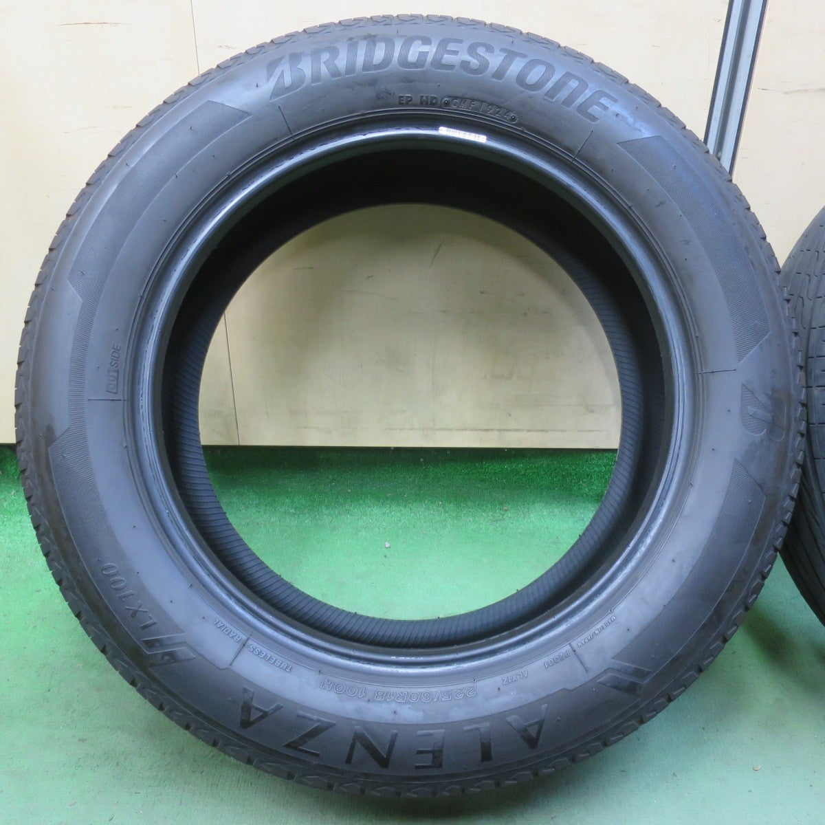 バリ溝！24年！8.5分★225/60R18 ブリヂストン アレンザ LX100 タイヤ 18インチ アウトバック ハリアー RAV4 等★6052304イノタ