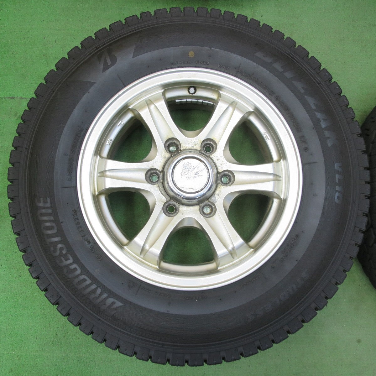 バリ溝！22年！9.5分★スタッドレス 195/80R15 107/105N ブリヂストン ブリザック VL10 WEDS ADVENTURE 15インチ PCD139.7/6H★5051203イス