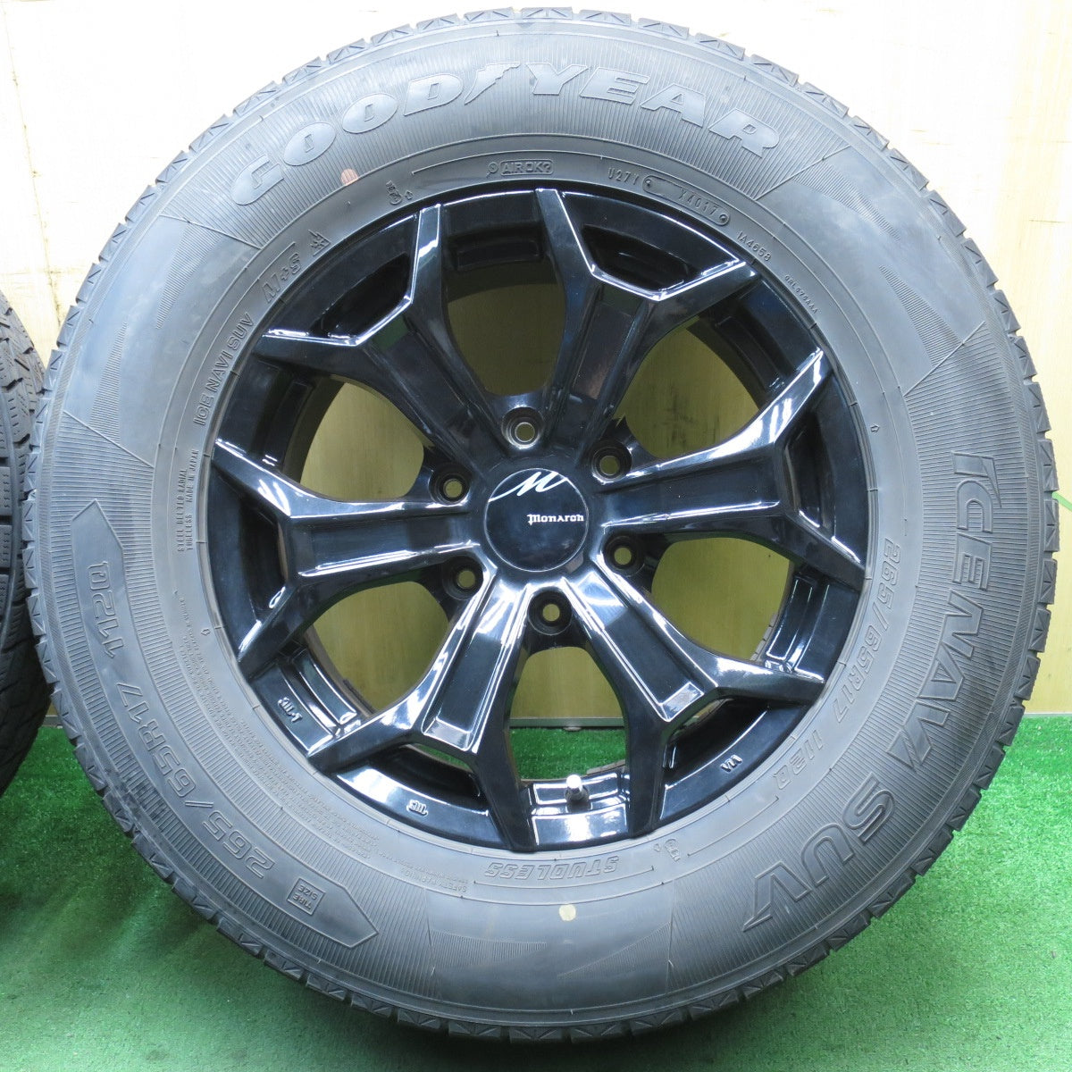 バリ溝！キレイ！8.5分★スタッドレス monarch CLIMATE 265/65R17 グッドイヤー アイスナビ SUV モナーク クライメイト 17インチ PCD139.7/6H★5053004NJス