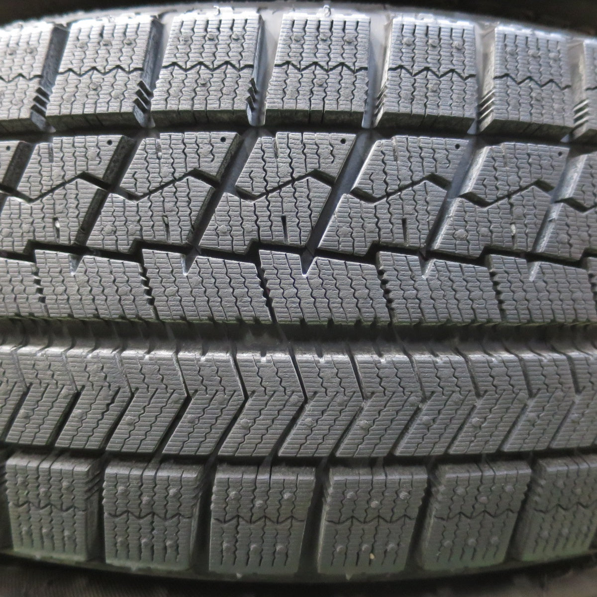 バリ溝！キレイ！ほぼ10分★スタッドレス 195/65R15 ブリヂストン ブリザック VRX NIRVANA NV ニルバーナ ニルヴァーナ 15インチ PCD114.3/5H★5122908イス