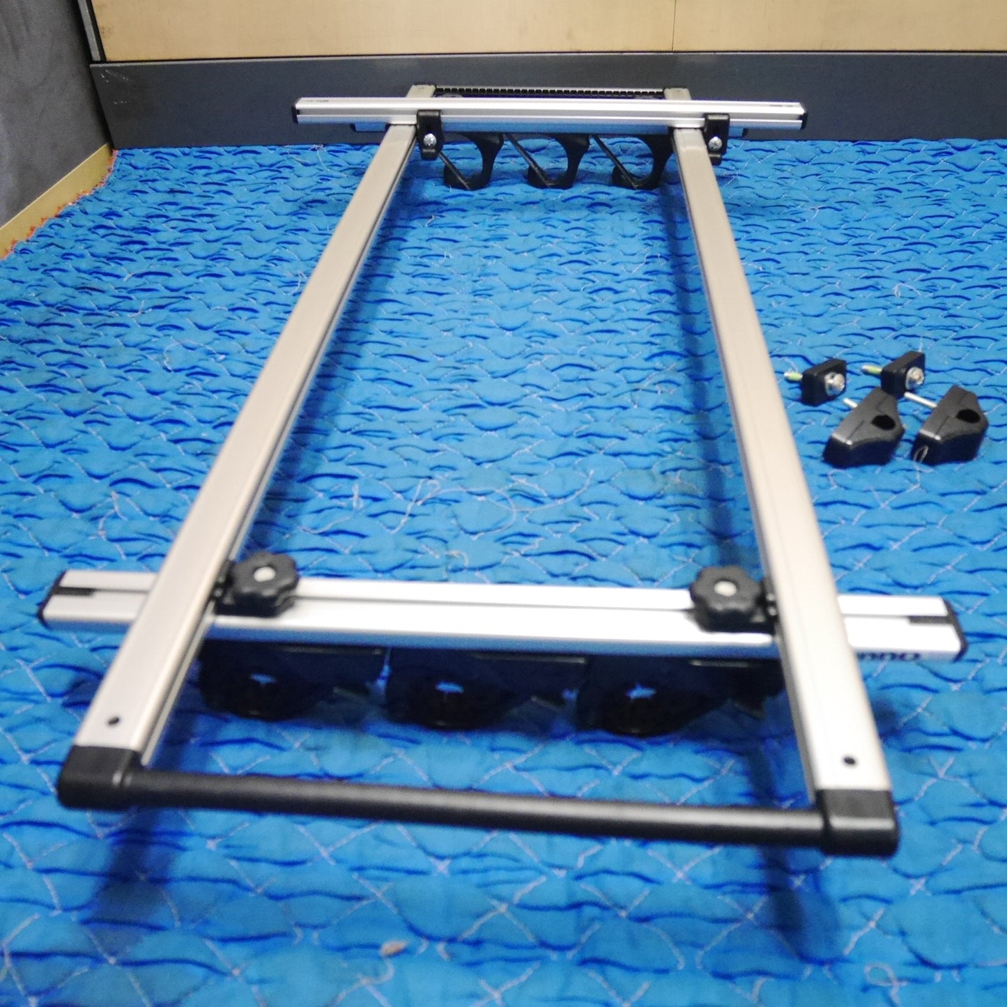 [送料無料] キレイ☆スズキ ジムニー シエラ 純正 OP オプション ロッドホルダー inno.製 型式 不明 釣り イノー☆