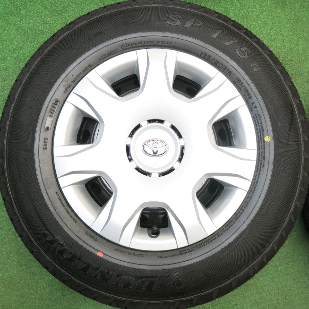 新車外し！25年★トヨタ 200系 ハイエース 純正 スチール 195/80R15 107/105S ダンロップ SP175N 15インチ PCD139.7/6H★6011712HAノ