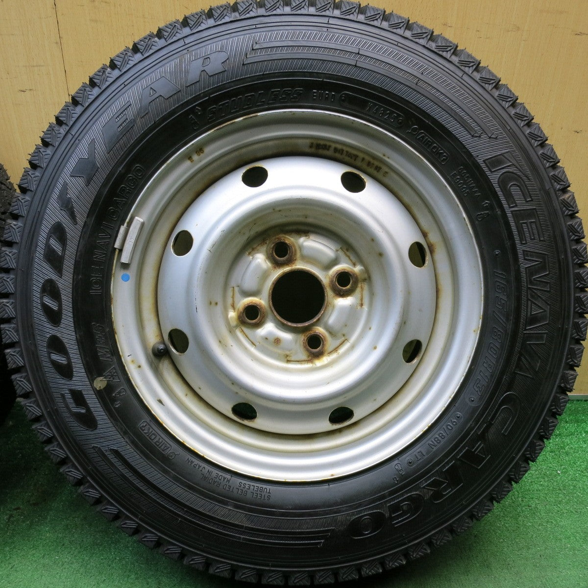 ほぼ未使用！25年◎スタッドレス 165/80R13 90/88N グッドイヤー アイスナビ CARGO スチール ホイール 13インチ PCD100/4H◎6100310HAス