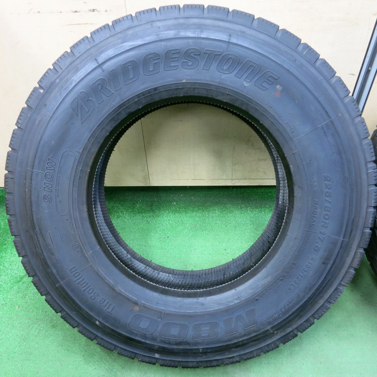 [送料無料] ほぼ未使用！新車外し！21年★トラック タイヤ 225/80R17.5 123/122L ブリヂストン M800 ミックス オールシーズン 17.5インチ★5031106ナスタ